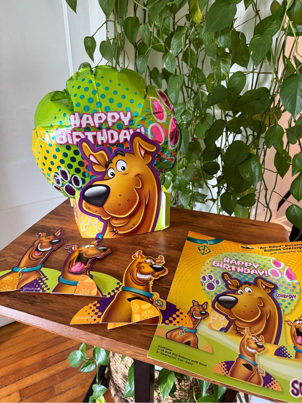 Happy Birthday Table Centerpiece Balloon Decoration - SCOOBY DOO